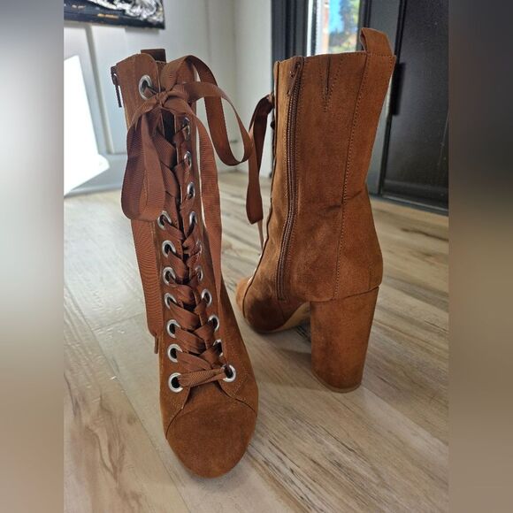 Express Tan Brown Vegan Suede Lace Up Rivet Tie Chunky Heel Ankle Bootie 7.5 - Picture 3 of 14